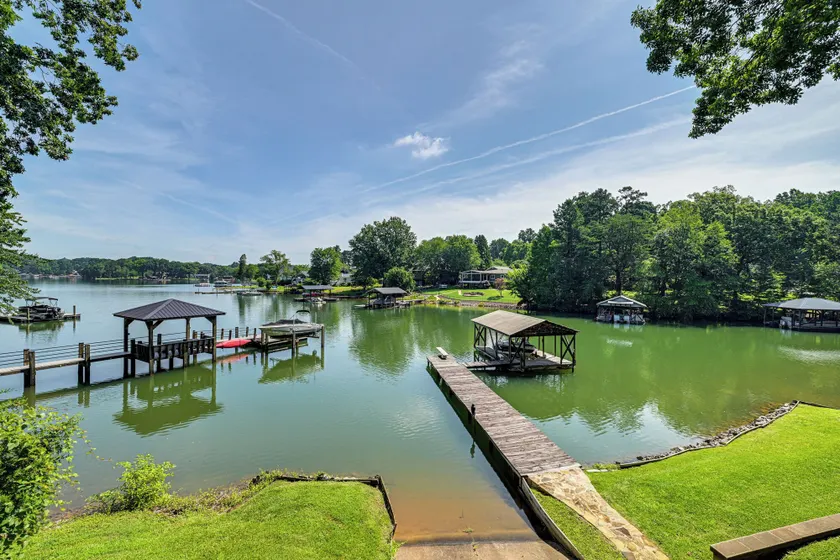 Launch & Dock: Lake Norman Retreat w/ Scenic Deck - Image 1