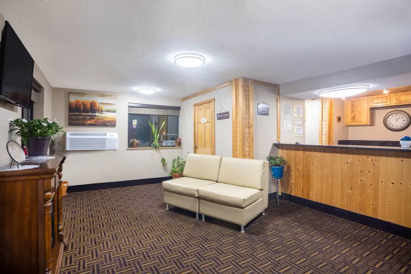 Super 8 by Wyndham Elkins - Lobby