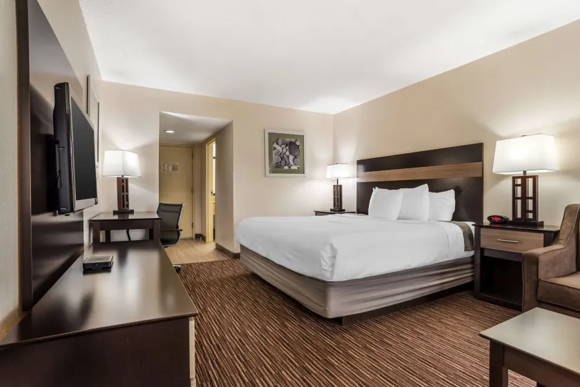 Best Western Oak Manor - Image 1