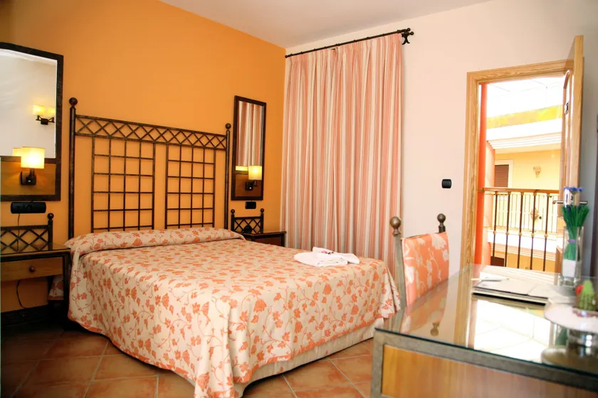 Hotel ELE Santa Bárbara - Image 1