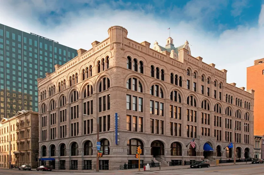 Hilton Garden Inn Milwaukee Downtown - Image 1
