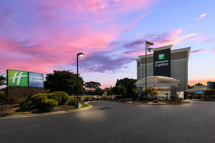 Holiday Inn Express Hotels- Hampton by IHG - Image 1