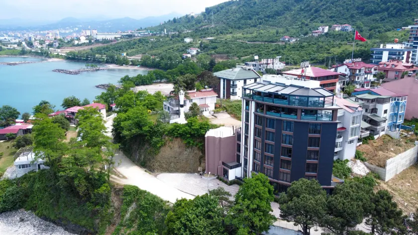 PENTAHOR HOTEL - Image 1