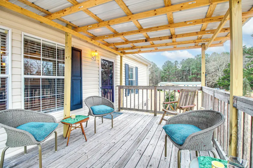 Fireside Nights + Family Fun! Quiet Claxton Home - Image 1