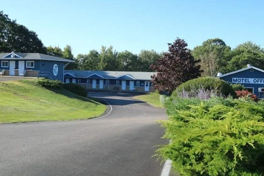 Coastal Inn - Kingfisher - Image 1