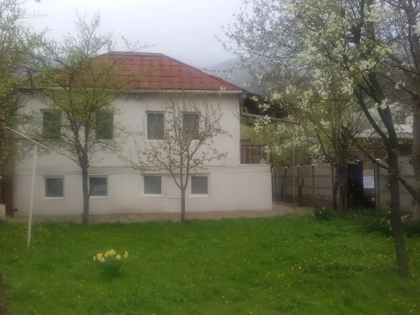 Lutrezi Guest House - Image 1
