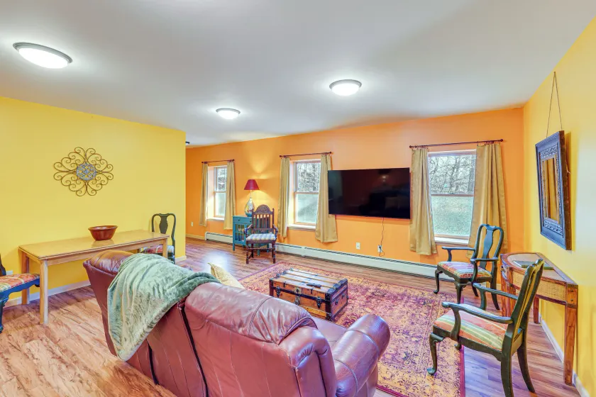 Near Historic Sites: Bright Hyde Park Guest Suite - Image 1