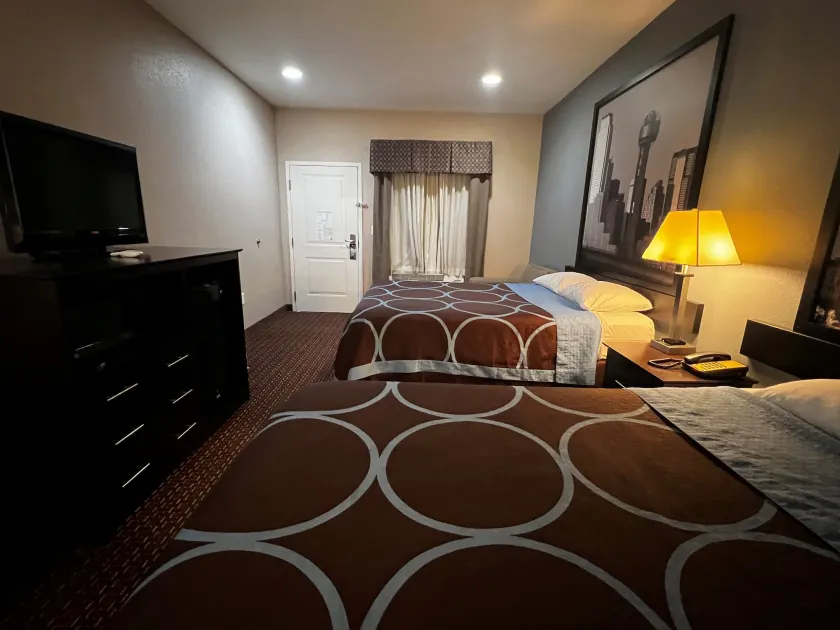 Super 8 by Wyndham Center - Image 1