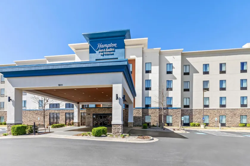 Hampton Inn & Suites Claremore - Image 1