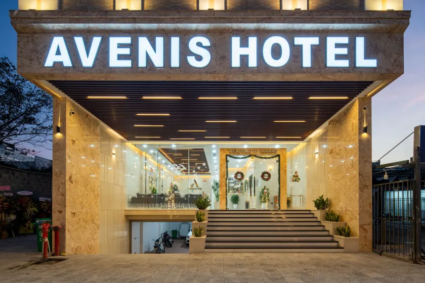 Avenis Hotel - Image 1