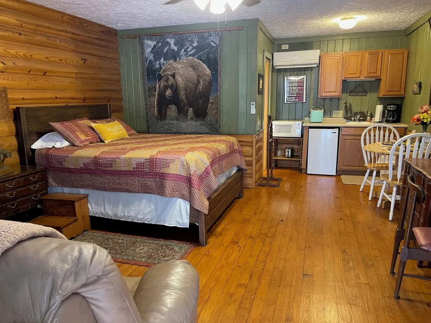 Mountain Aire Cottages, Inn & Glamping - Image 1