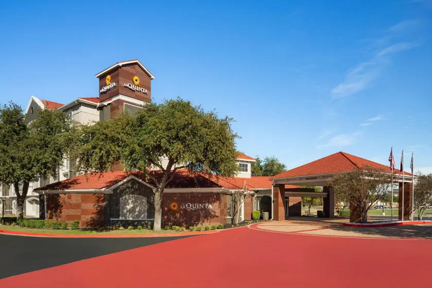 La Quinta by Wyndham Dallas Arlington South - Image 1