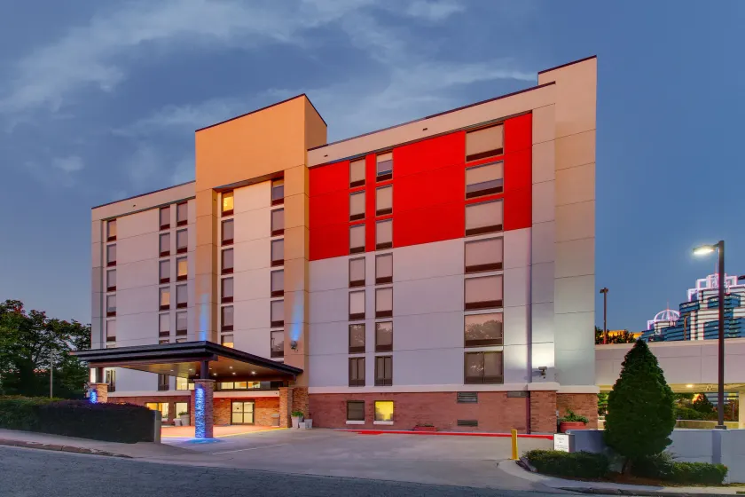Holiday Inn Express & Suites Atlanta Perimeter Mall Hotel by IHG - Image 1
