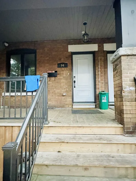 Toronto Furnished Rooms - Image 1