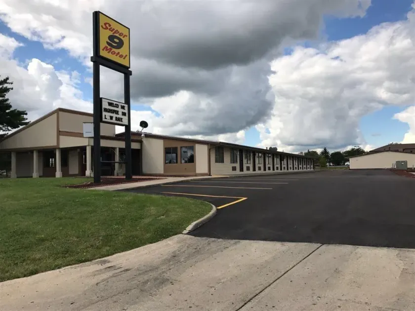 Super 9 Motel Troy - Image 1