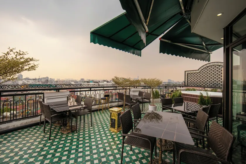 Hanoi Plaza Suite Hotel & Spa - Image 1