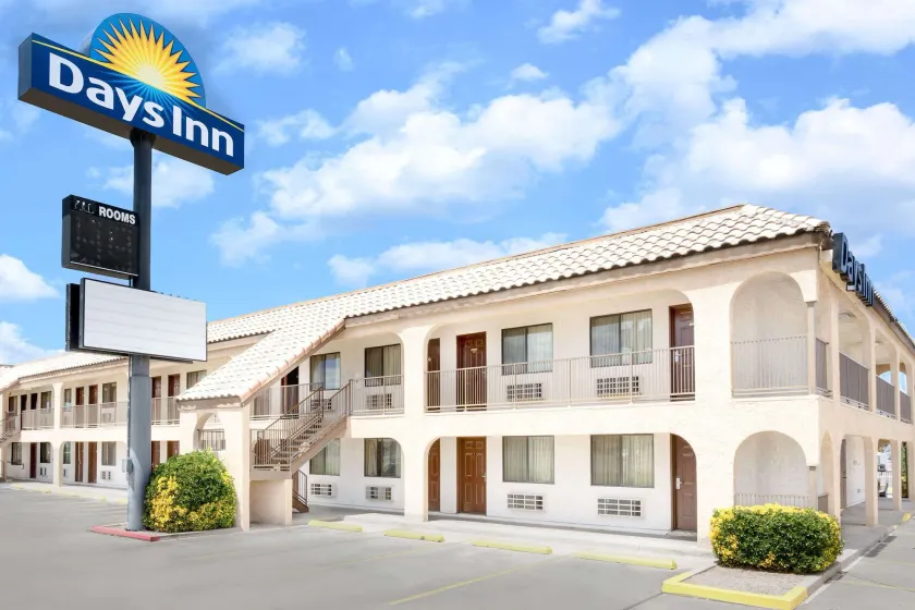Days Inn by Wyndham Kingman East - Image 1
