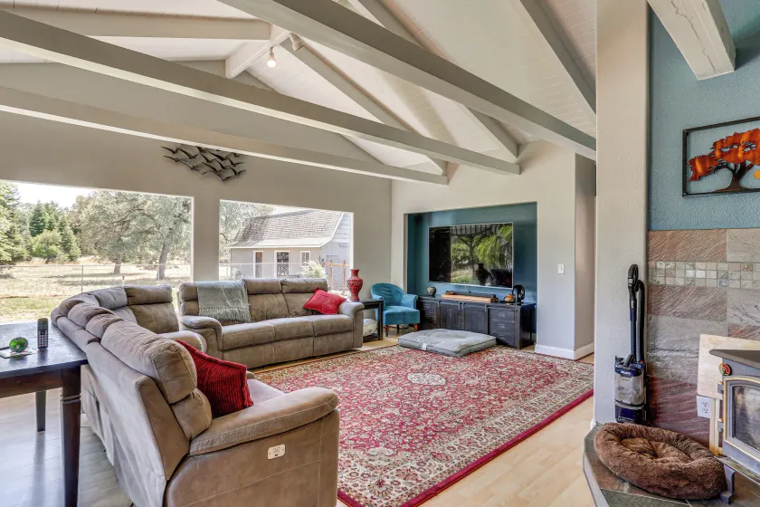 Palo Cedro Family Retreat: Pool, Nat'l Park, Lakes - Image 1