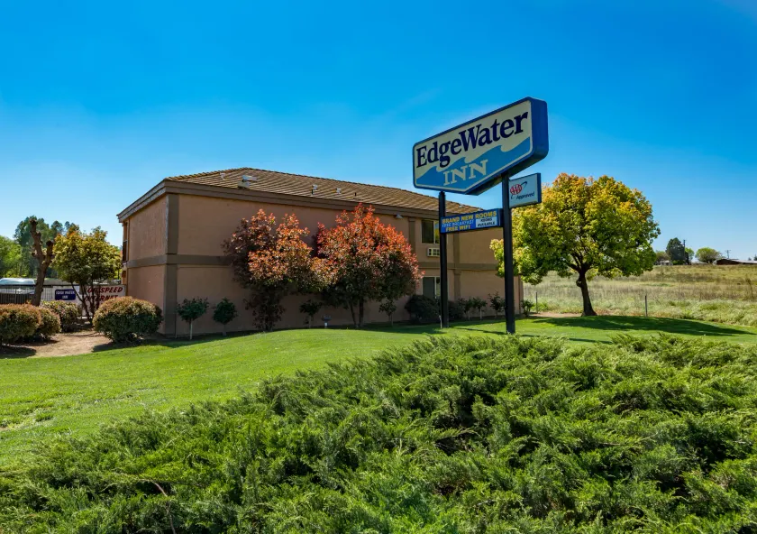 Edge Water Inn - Image 1