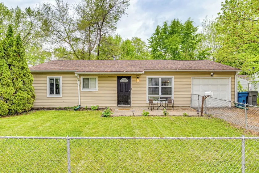 8 Mi to Dtwn Indianapolis: Family Home w/ Yard! - Image 1