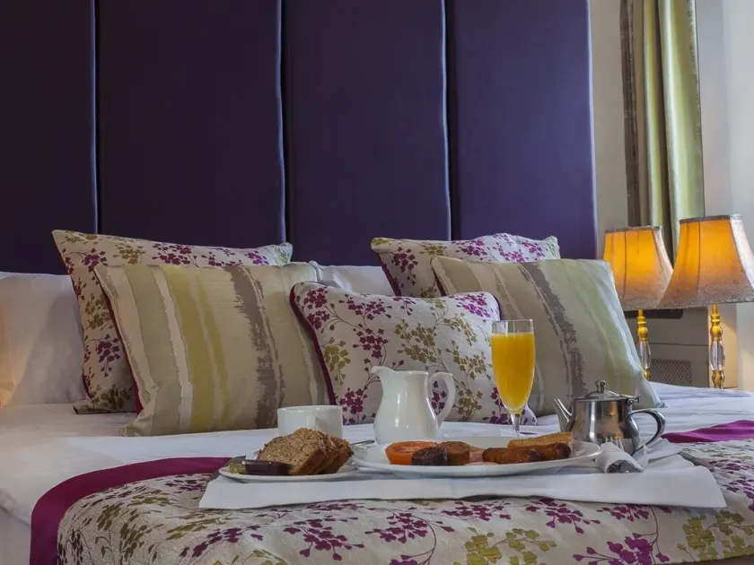 Breffni Arms Hotel - Image 1