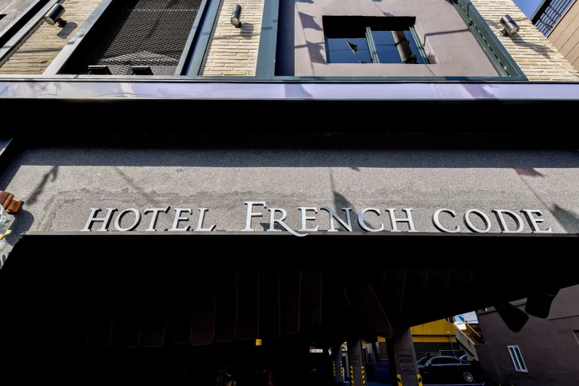 French Code Hotel - Image 1