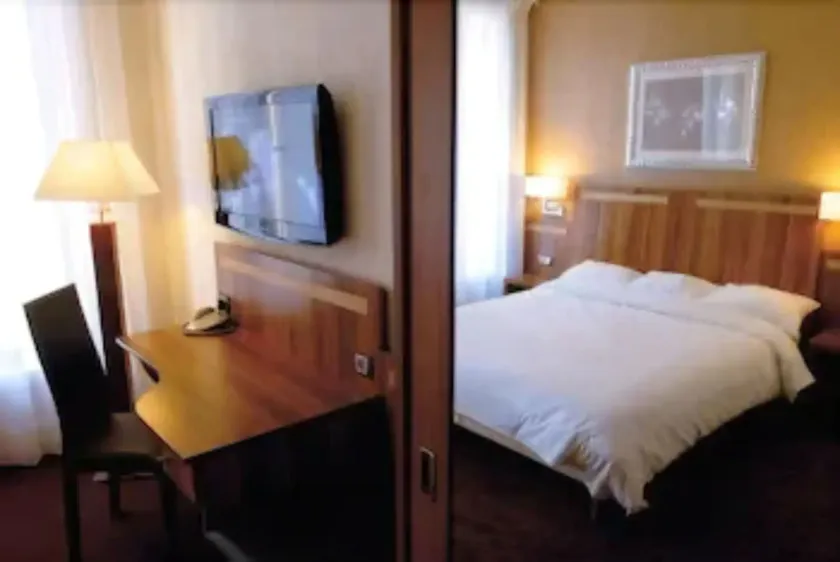 Hotel The Originals du Grand Monarque Nantes Gare - Image 1