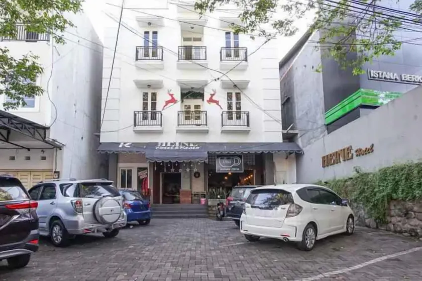 Heine Hotel - Image 1