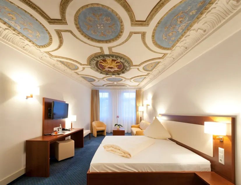 Stadt-gut-Hotel Gasthof Goldener Adler - Image 1