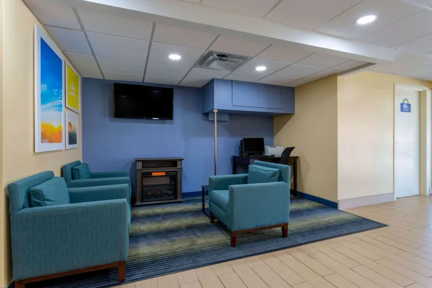 Days Inn by Wyndham Augusta - Image 1