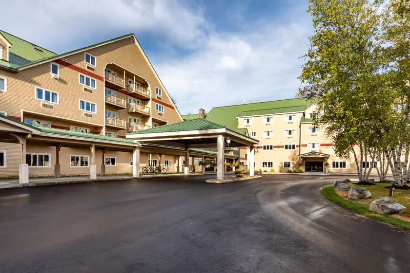 Grand Summit Hotel - Image 1