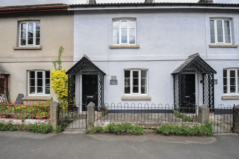 Hobbs Cottage - Image 1
