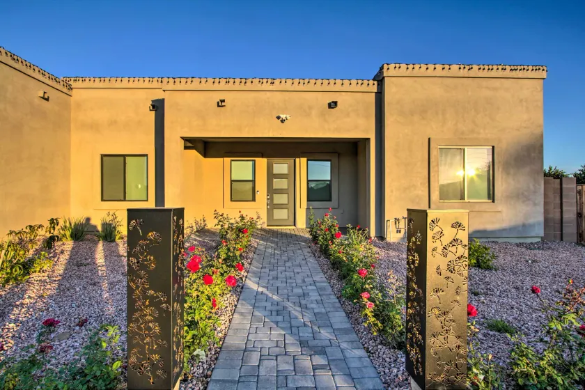 Desert Views, Fire Pit: Serene Phoenix Getaway - Image 1
