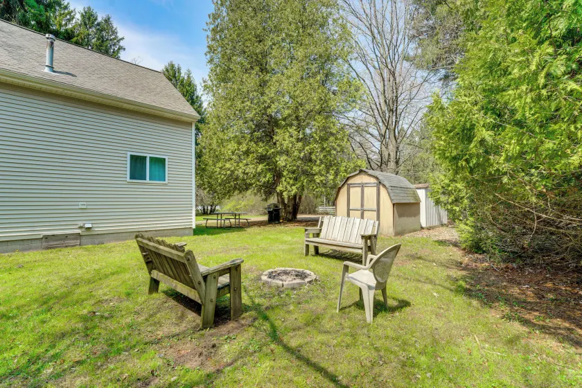 1 Block to Lake Huron Beach! Peaceful Shore House - Image 1