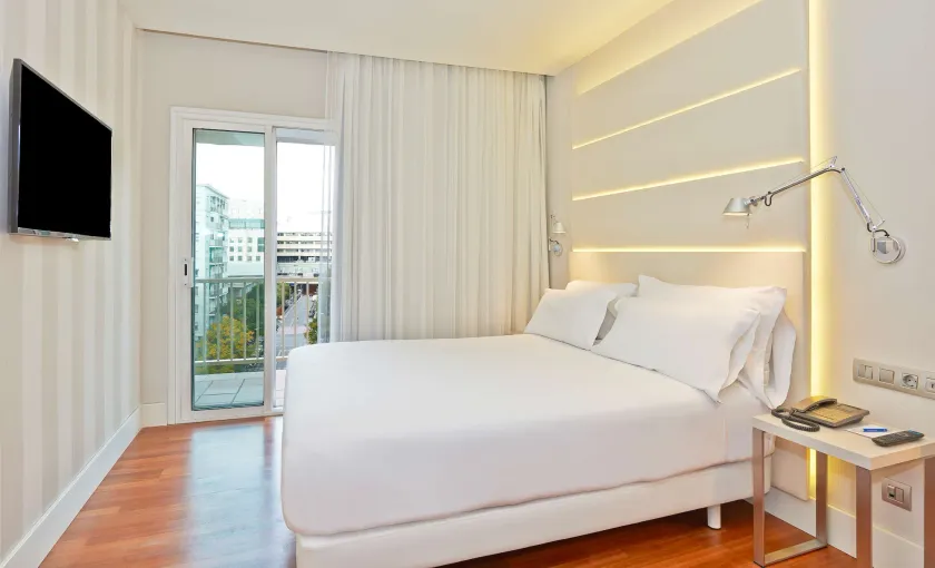 NH Barcelona Les Corts - Image 1