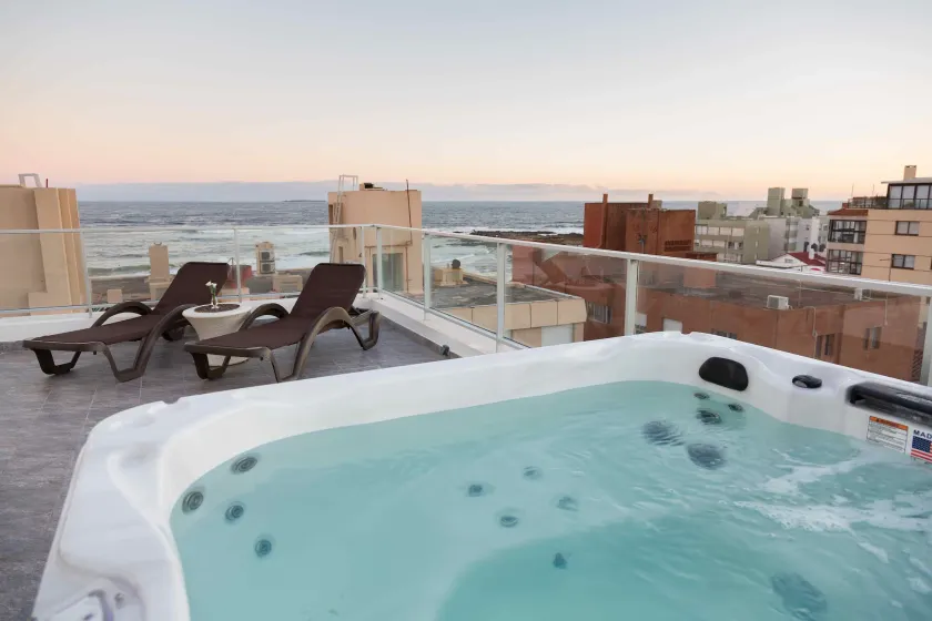 Seaview Hotel Boutique - Image 1