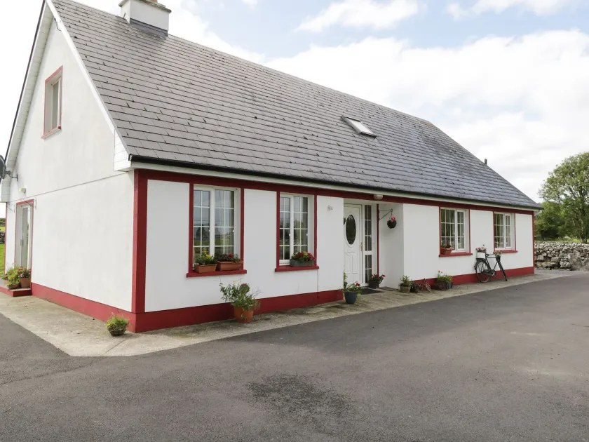 Lough Mask Road Fishing Lodge - Image 1