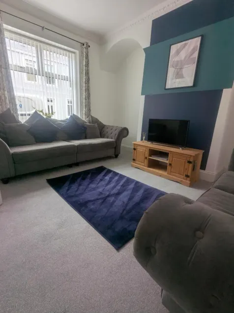 Charming Newcastle Home With Garden, Perfect for Families & Contractors - Image 1