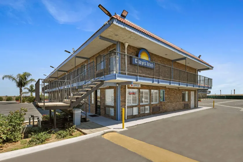 Days Inn by Wyndham Lost Hills - Image 1