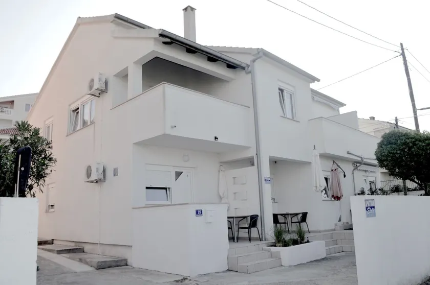 Apartamento con barbacoa y terraza | Vistas a la ciudad - Image 1