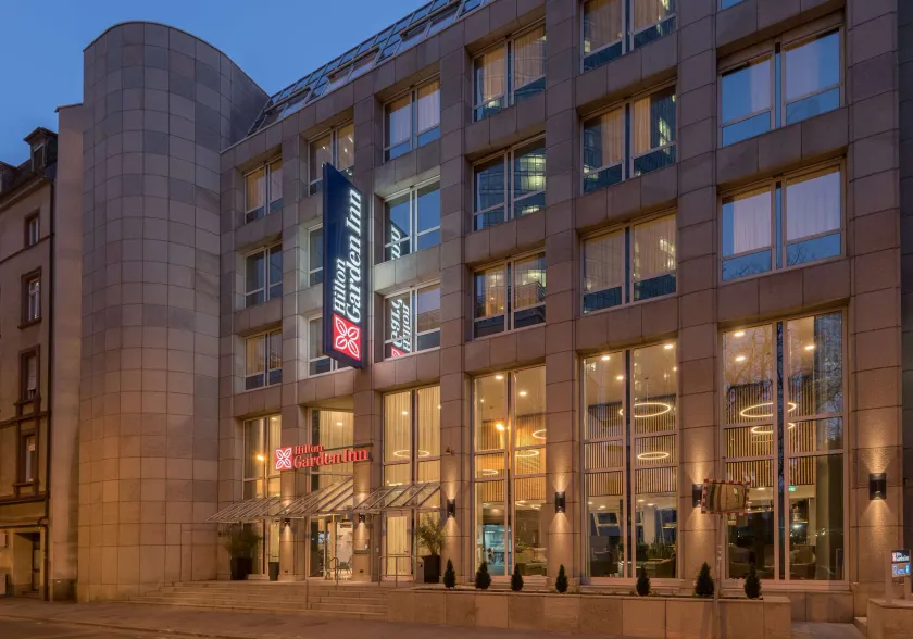 Hilton Garden Inn Frankfurt City Centre - Image 1