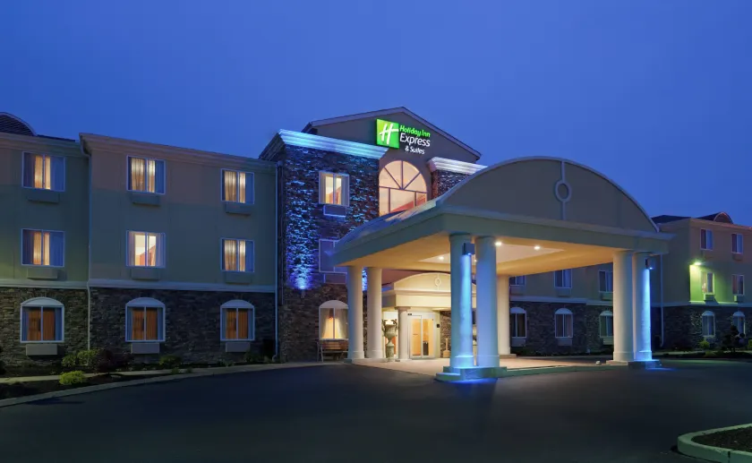 Holiday Inn Express Hotel & Suites Swansea by IHG - Image 1