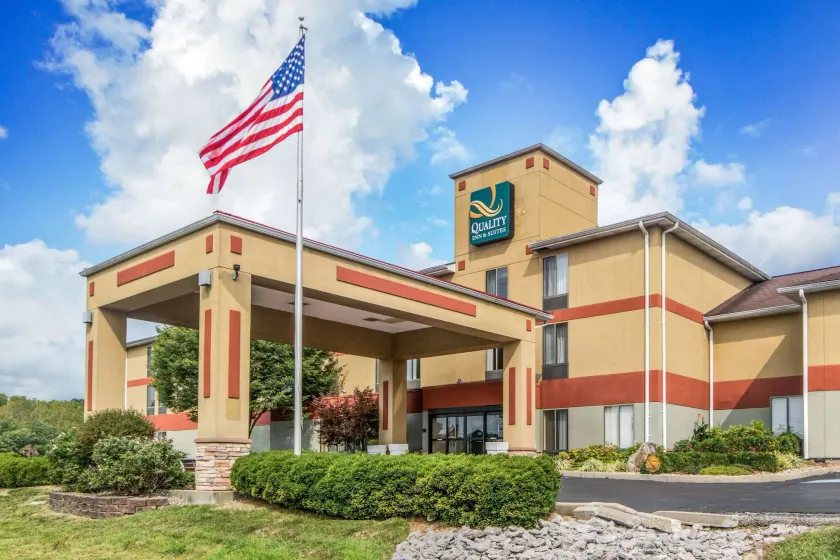 Quality Inn & Suites Lawrenceburg - Image 1