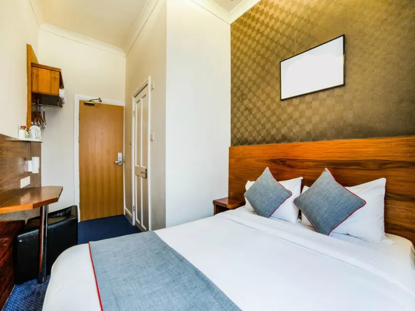 Park Hotel - Image 1