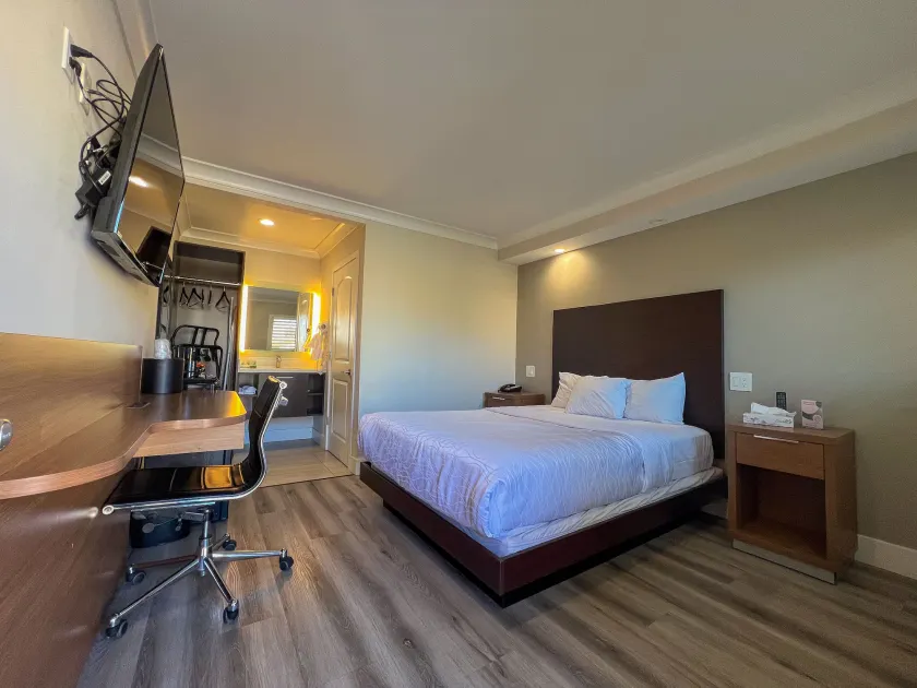 Greenwich Inn - Image 1