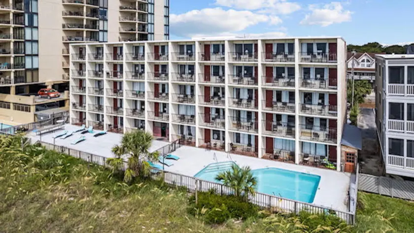 Oasis Hotel - Image 1