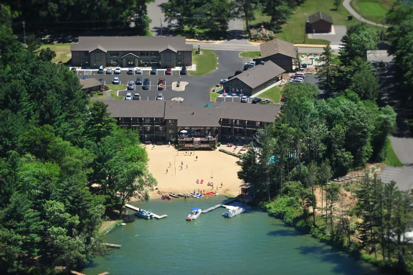 Sunset Bay Resort & Suites - Image 1