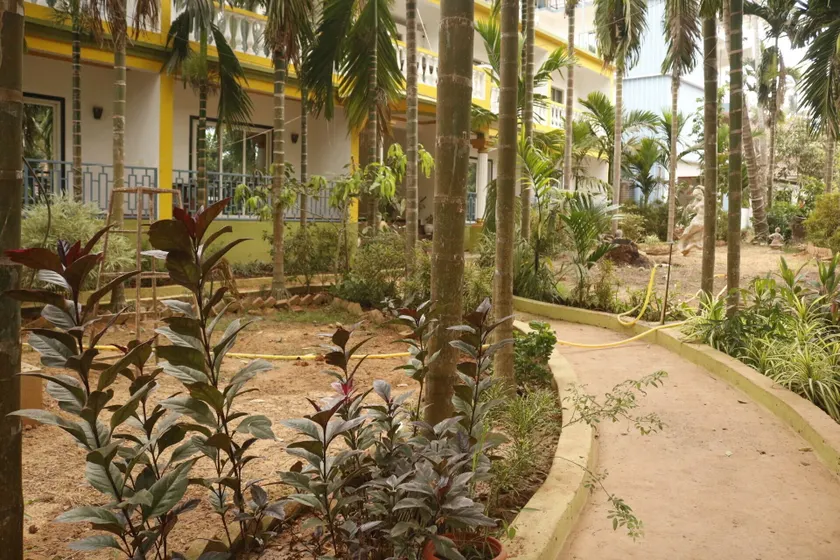 Lavish Exotic Hotel & Apartment - Image 1