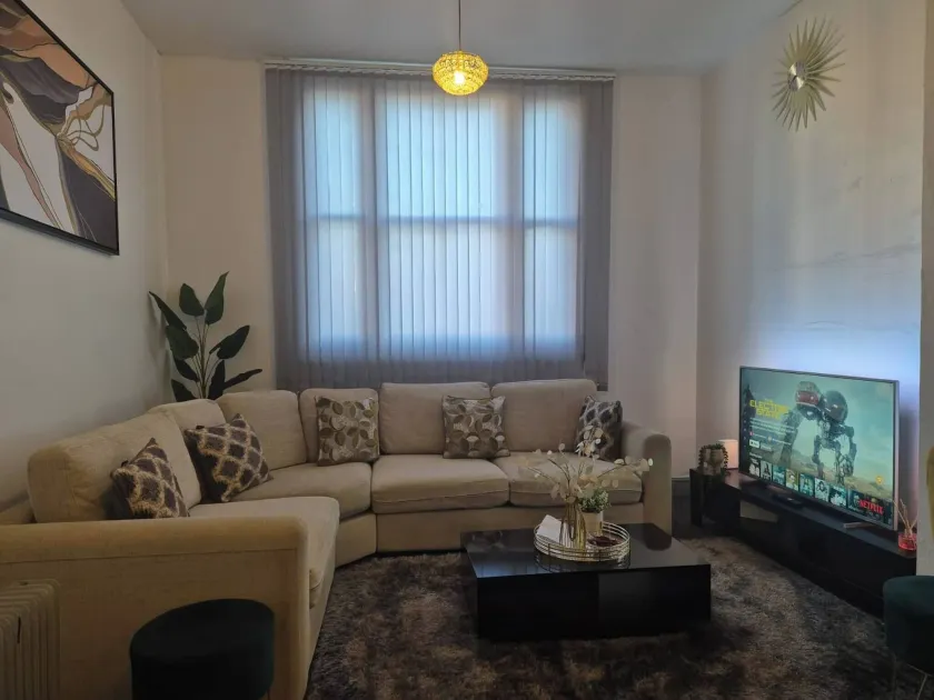 Glams one bedroom apartment - Image 1