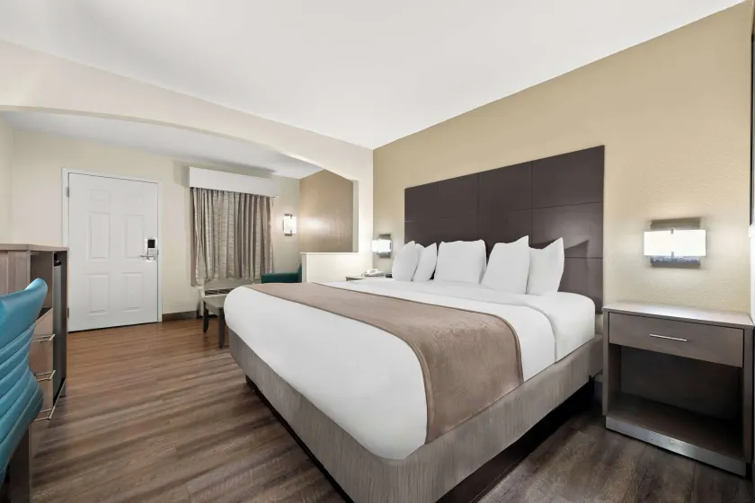Best Western Catalina Inn - Image 1